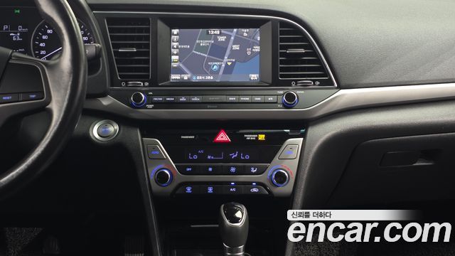 Hyundai AVANTE 2017 — photo 19