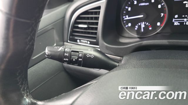 Hyundai AVANTE 2017 — photo 22