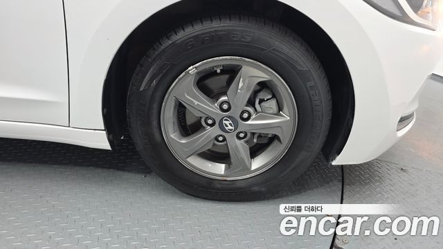 Hyundai AVANTE 2017 — photo 7
