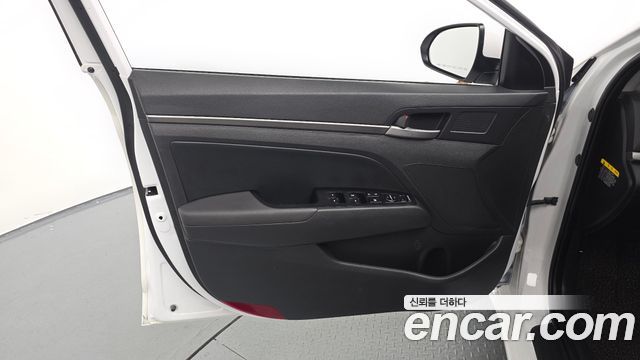 Hyundai AVANTE 2017 — photo 14
