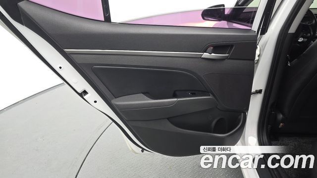 Hyundai AVANTE 2017 — photo 15