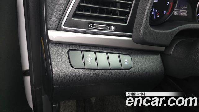 Hyundai AVANTE 2017 — photo 27