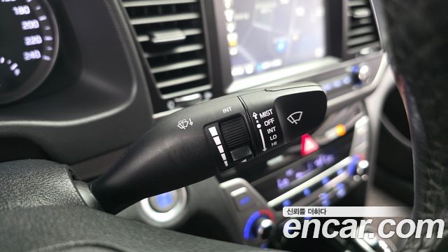 Hyundai AVANTE 2017 — photo 29