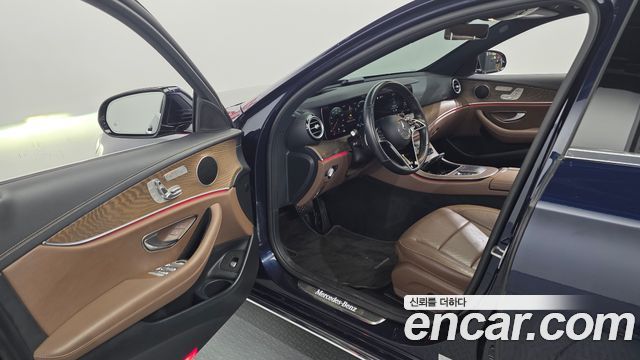 Mercedes-Benz E-Class 2021 — photo 13