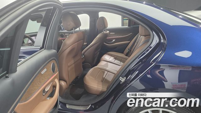 Mercedes-Benz E-Class 2021 — photo 17