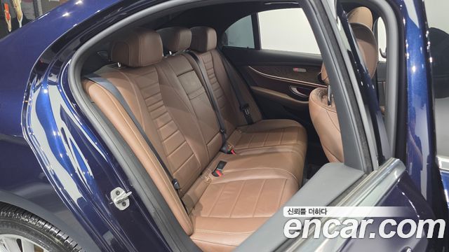Mercedes-Benz E-Class 2021 — photo 18