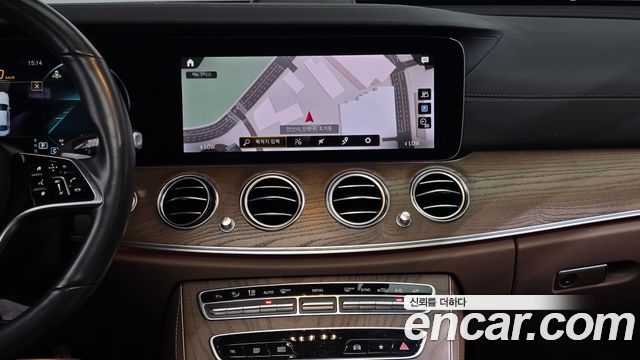 Mercedes-Benz E-Class 2021 — photo 19