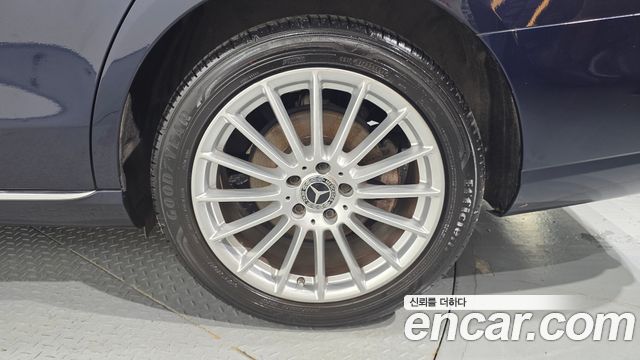 Mercedes-Benz E-Class 2021 — photo 7