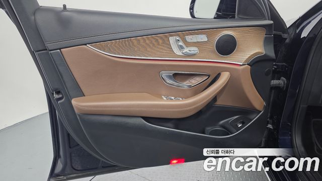 Mercedes-Benz E-Class 2021 — photo 14