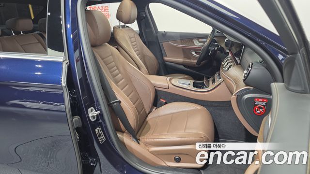 Mercedes-Benz E-Class 2021 — photo 16