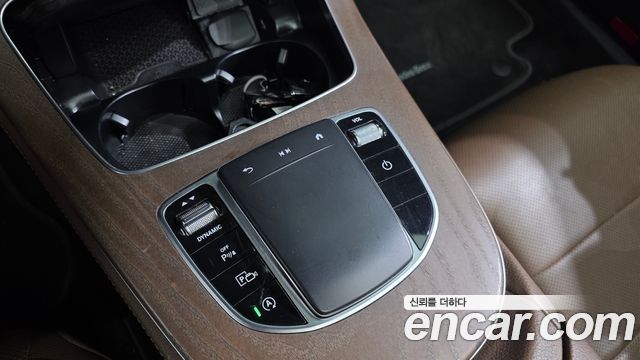 Mercedes-Benz E-Class 2021 — photo 29