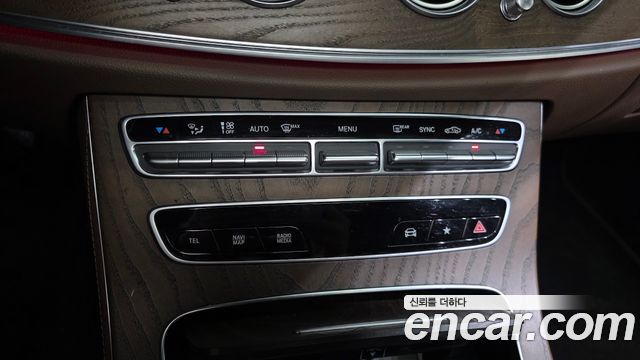 Mercedes-Benz E-Class 2021 — photo 30