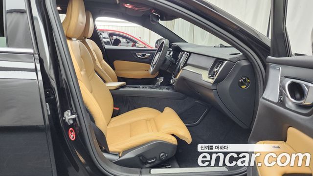 Volvo S60 2020 — photo 11
