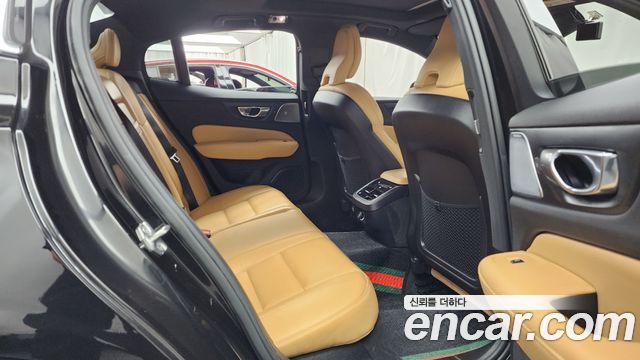 Volvo S60 2020 — photo 12
