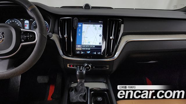 Volvo S60 2020 — photo 14