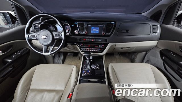 Kia Canival 2018 — photo 10