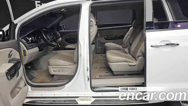 Kia Canival 2018 — photo 17