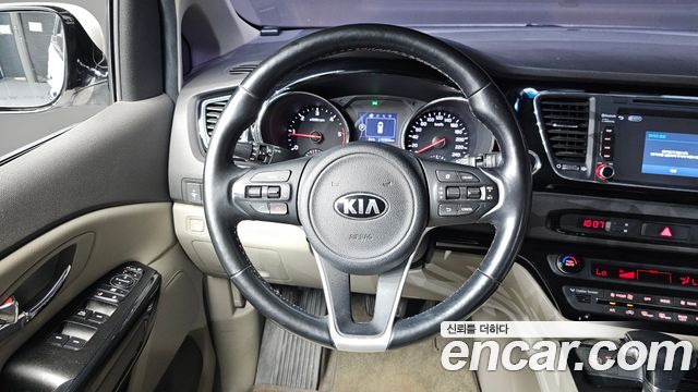 Kia Canival 2018 — photo 18