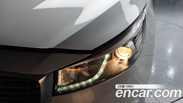 Kia Canival 2018 — photo 8