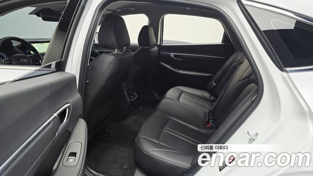 Hyundai Sonata 2022 — photo 17