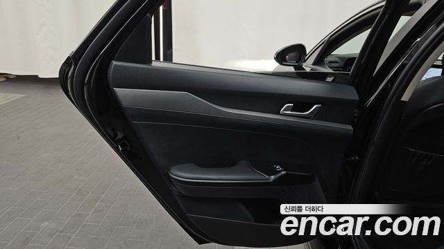 Kia K5 2022 — photo 15