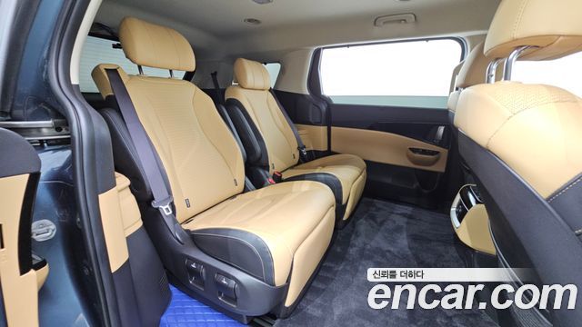 Kia Canival 2023 — photo 17