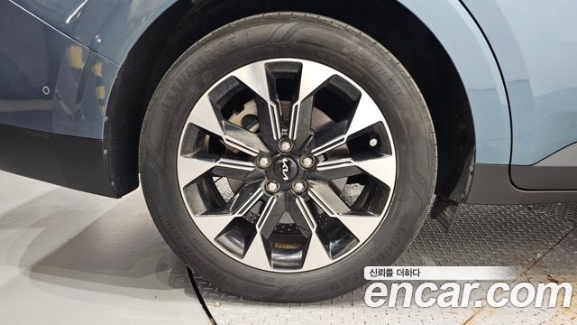 Kia Canival 2023 — photo 7