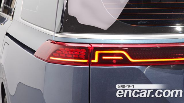 Kia Canival 2023 — photo 9