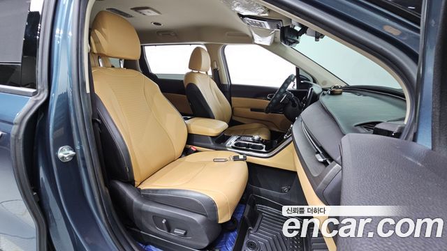 Kia Canival 2023 — photo 16