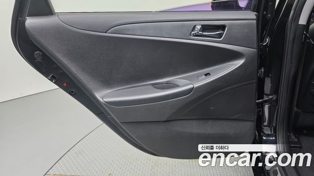 Hyundai Sonata 2012 — photo 15