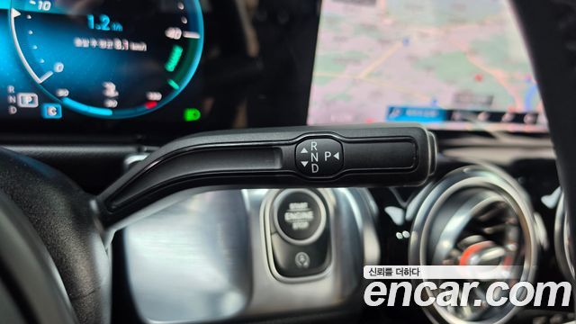 Mercedes-Benz GLB-Class 2021 — photo 12