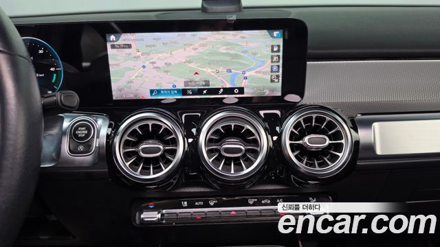 Mercedes-Benz GLB-Class 2021 — photo 18