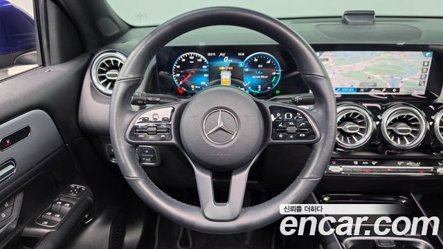 Mercedes-Benz GLB-Class 2021 — photo 19