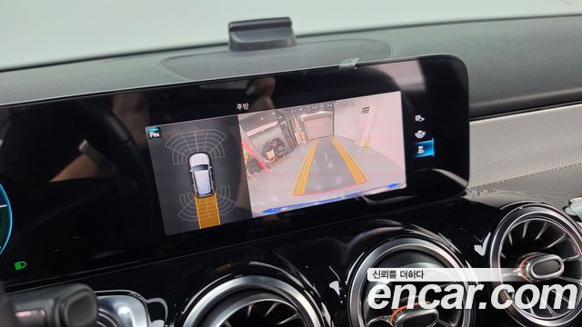 Mercedes-Benz GLB-Class 2021 — photo 21