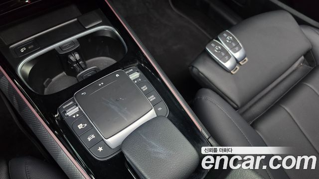 Mercedes-Benz GLB-Class 2021 — photo 25