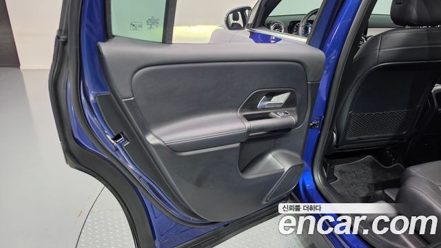 Mercedes-Benz GLB-Class 2021 — photo 15