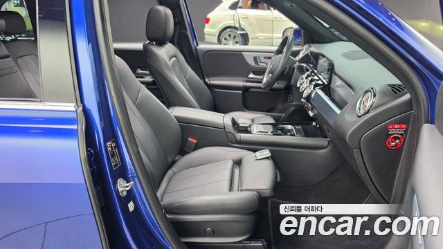 Mercedes-Benz GLB-Class 2021 — photo 16
