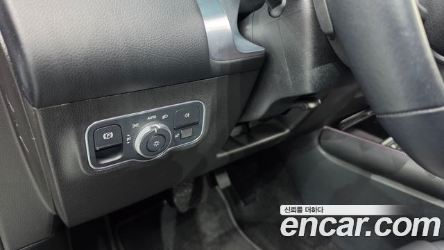 Mercedes-Benz GLB-Class 2021 — photo 28