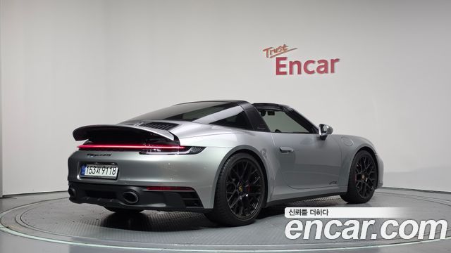 Porsche 911 2024 — photo 2