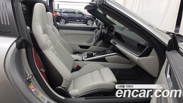 Porsche 911 2024 — photo 17