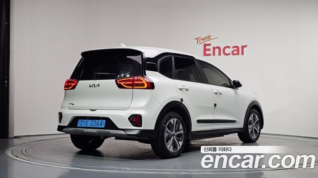 Kia Niro 2023 — photo 2