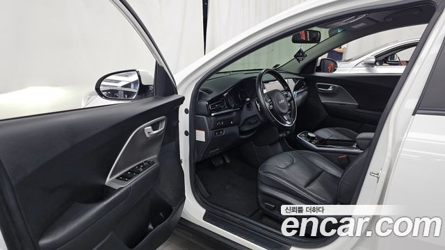 Kia Niro 2023 — photo 13