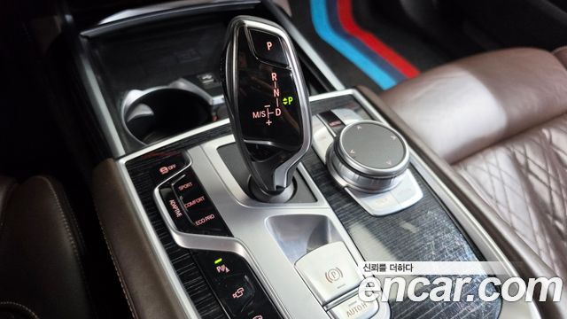 BMW 7-Series 2021 — photo 9