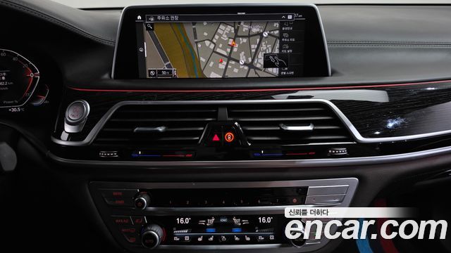 BMW 7-Series 2021 — photo 14