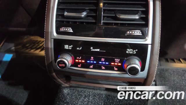 BMW 7-Series 2021 — photo 18