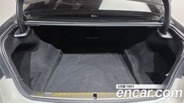 BMW 7-Series 2021 — photo 20