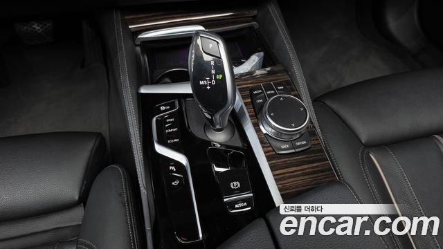 BMW 5-Series 2023 — photo 9