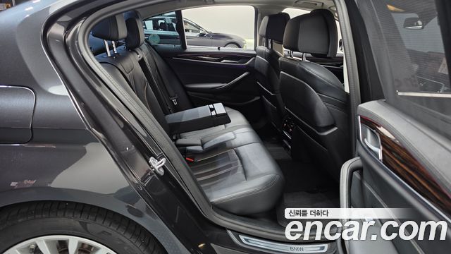 BMW 5-Series 2023 — photo 12