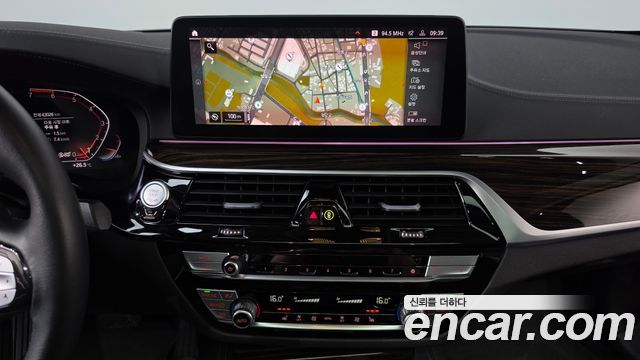 BMW 5-Series 2023 — photo 14