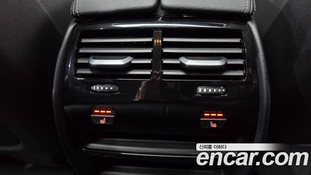 BMW 5-Series 2023 — photo 18